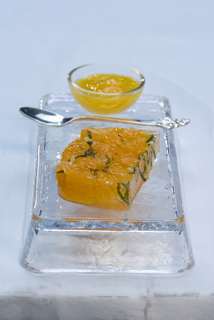 Terrina di mandaranci (Mandarin jelly with orange sauce)
