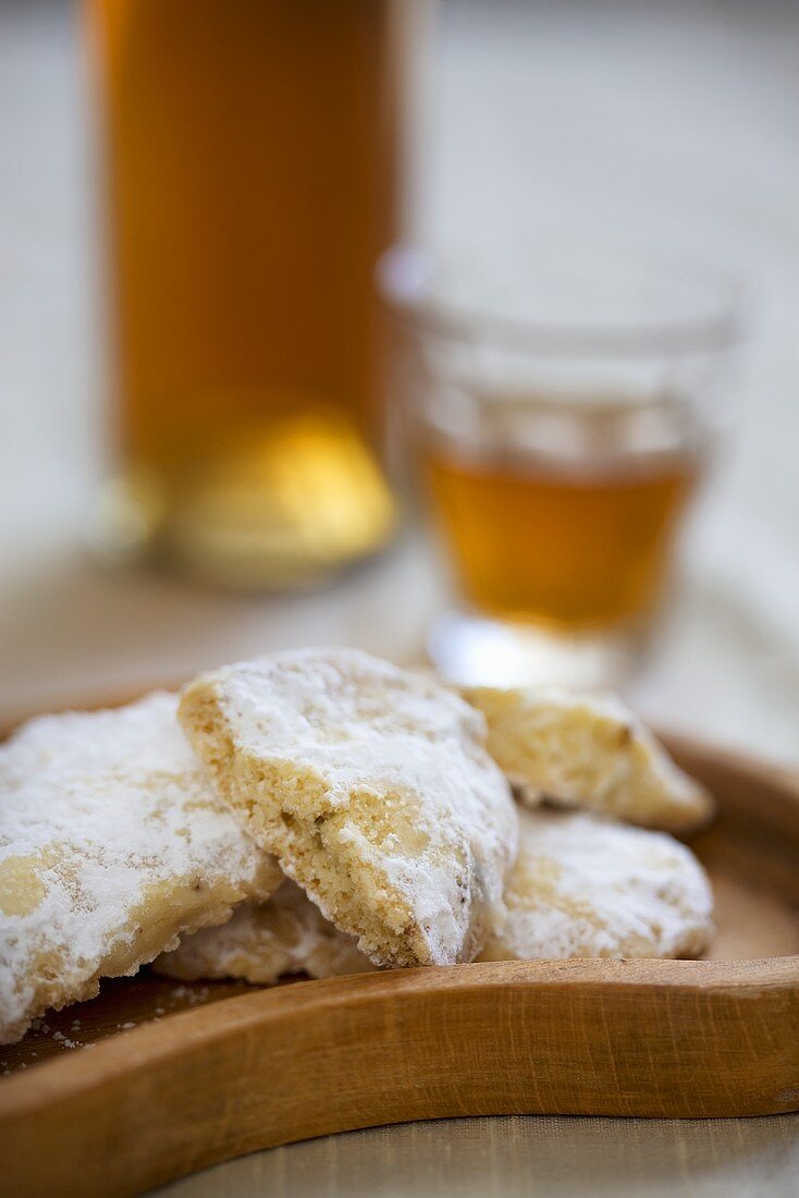 Cookies dusted with icing sugar, iced tea in background