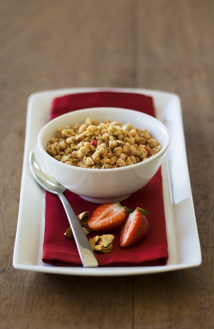 Strawberry cluster muesli