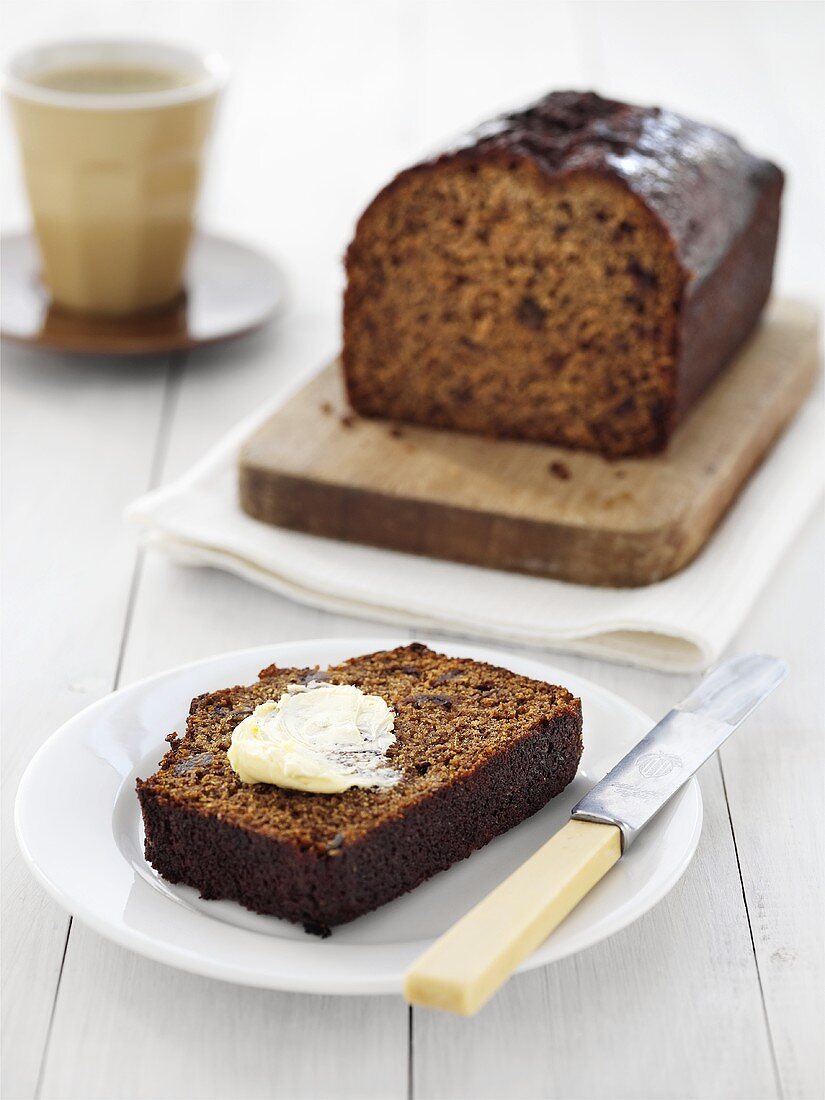 Date and walnut loaf