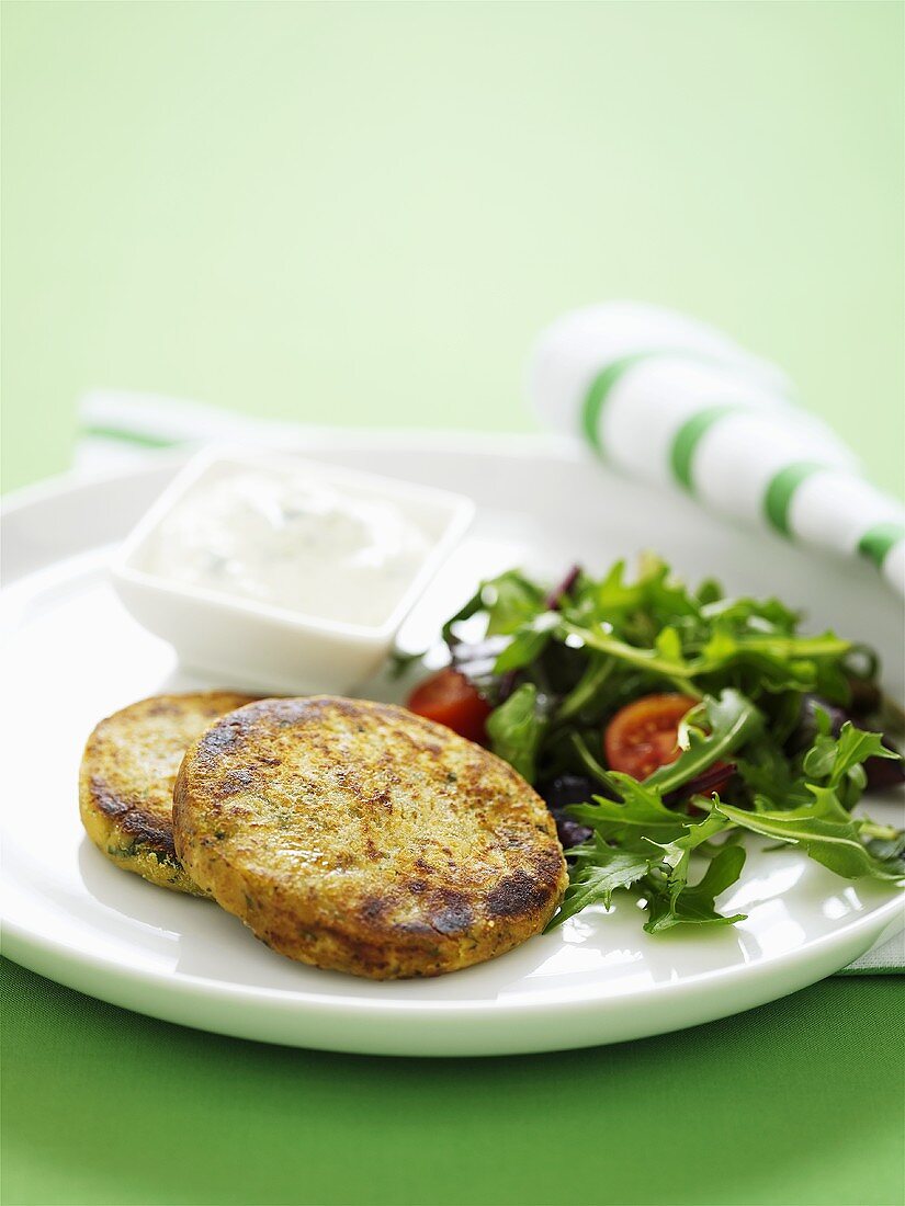 Lentil burgers with yoghurt and salad