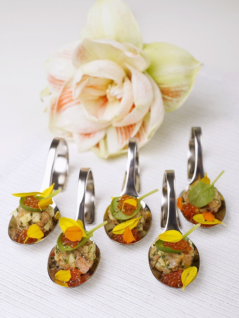 Salmon tartare with keta caviar on several spoons