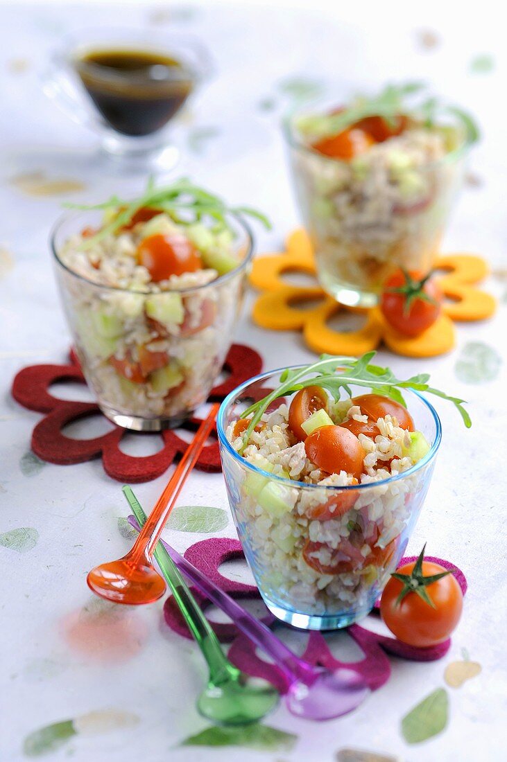 Rice salad with tuna and tomatoes