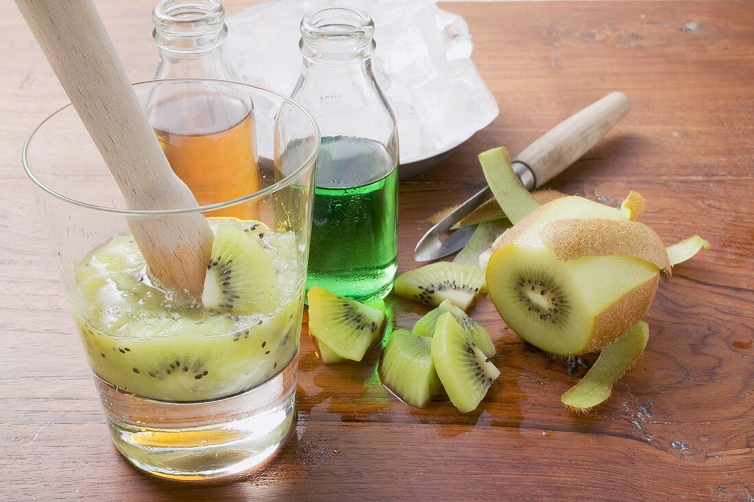 Greeny (non-alcoholic cocktail made with kiwi fruit)