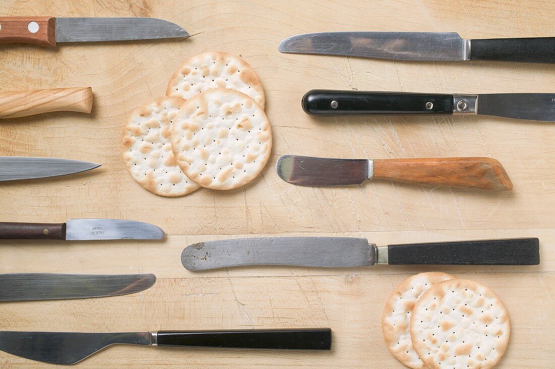 Messer und Crackers