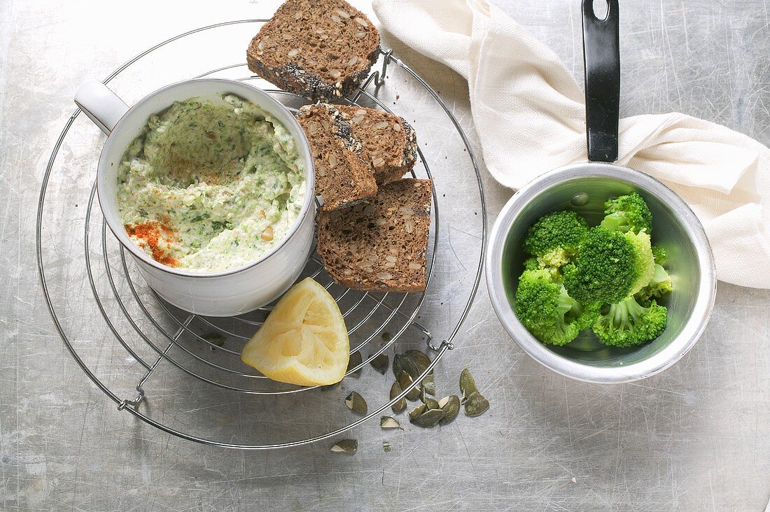 Broccoli spread with capers and olives