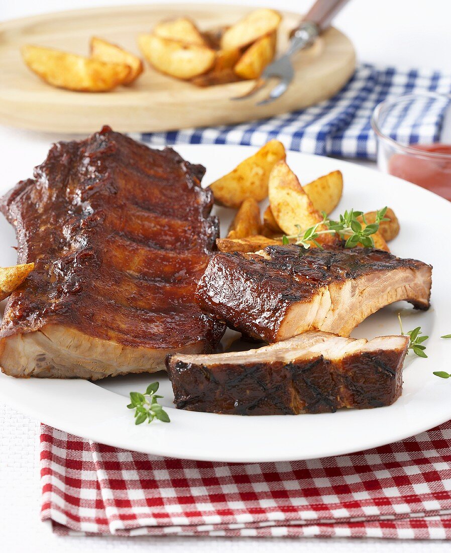 All-Amerikan Spareribs (Marinierte und gegrillte Schweinerippchen)