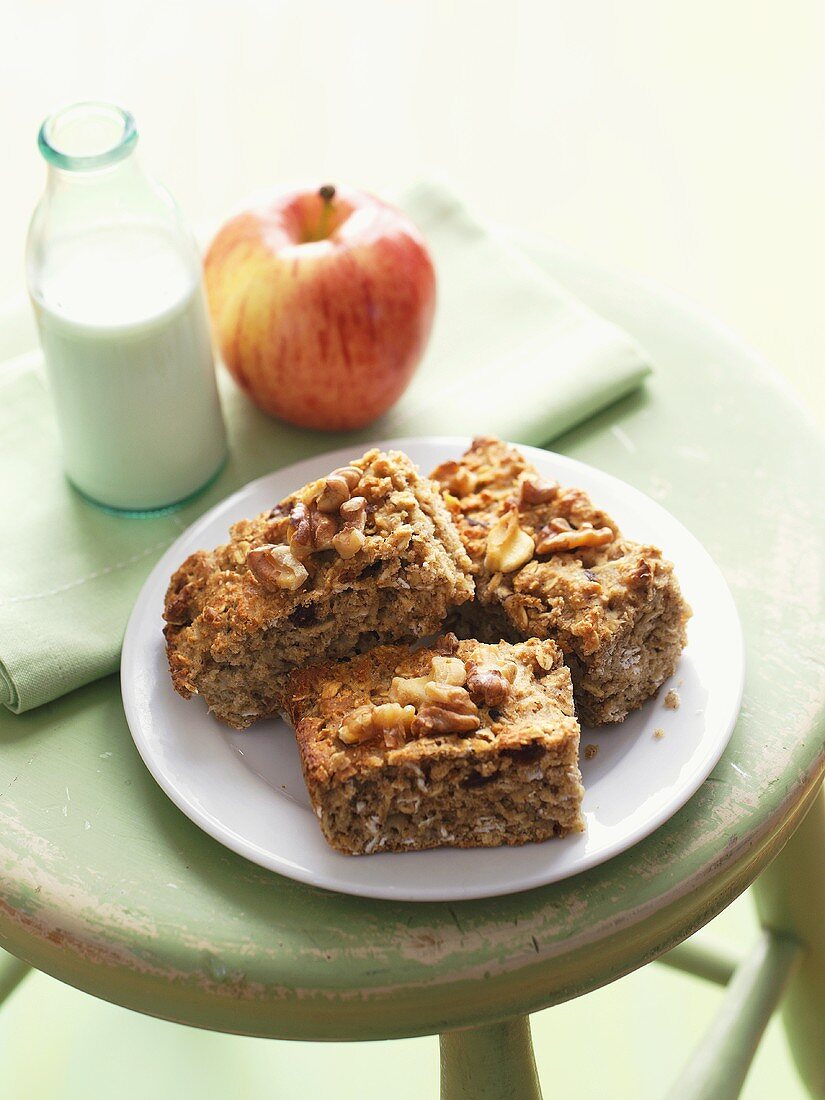 Apple and oat slices with nuts