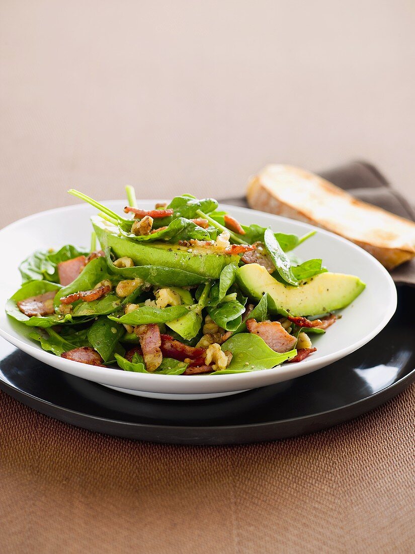 Spinach and avocado salad with bacon
