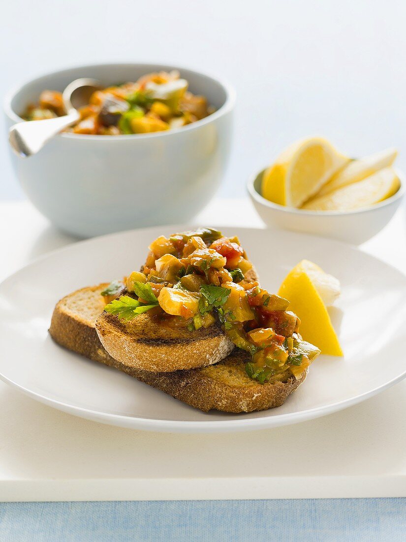 Ratatouille auf Röstbrot