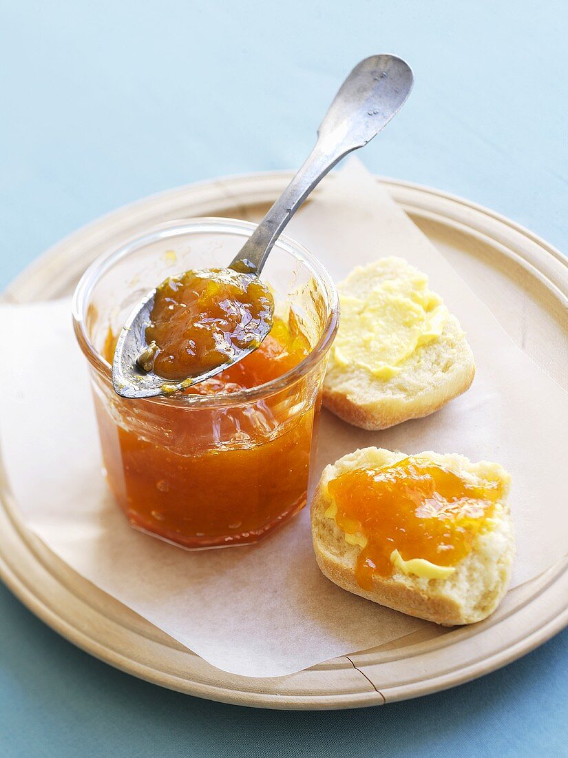 Bread roll and apricot jam with cardamom