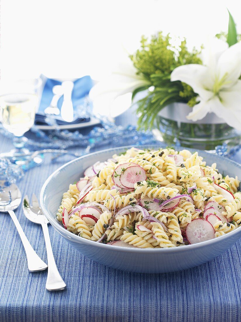 Pasta salad with onions and radishes