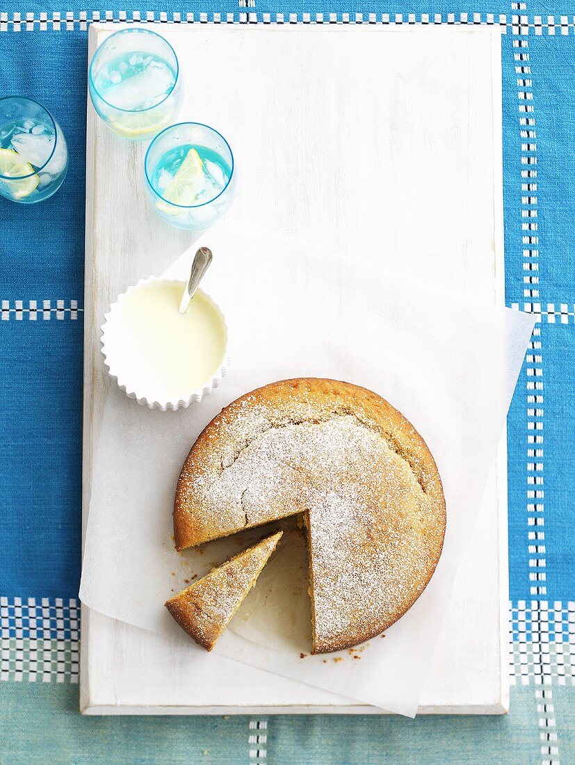 Bananen-Safrankuchen mit Joghurt