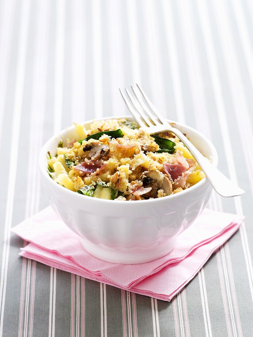Macaroni cheese with vegetables