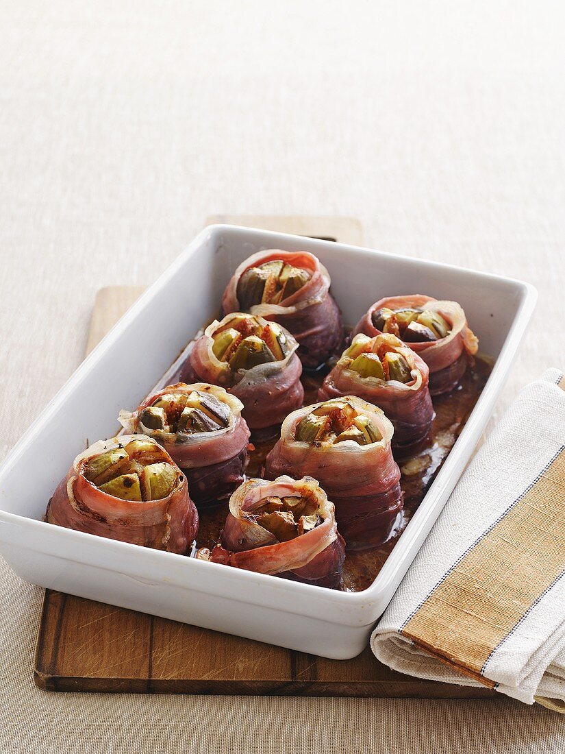 Bacon-wrapped figs with blue cheese