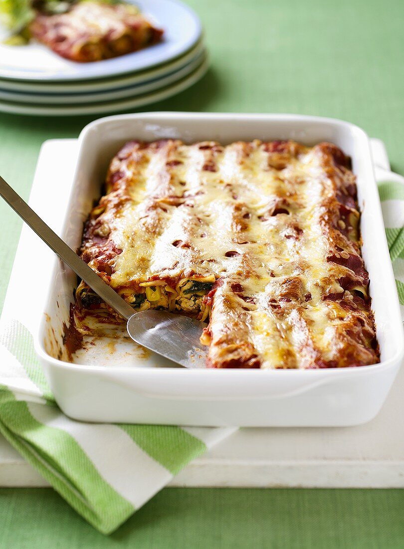 Cannelloni with chicken, sweetcorn and rocket