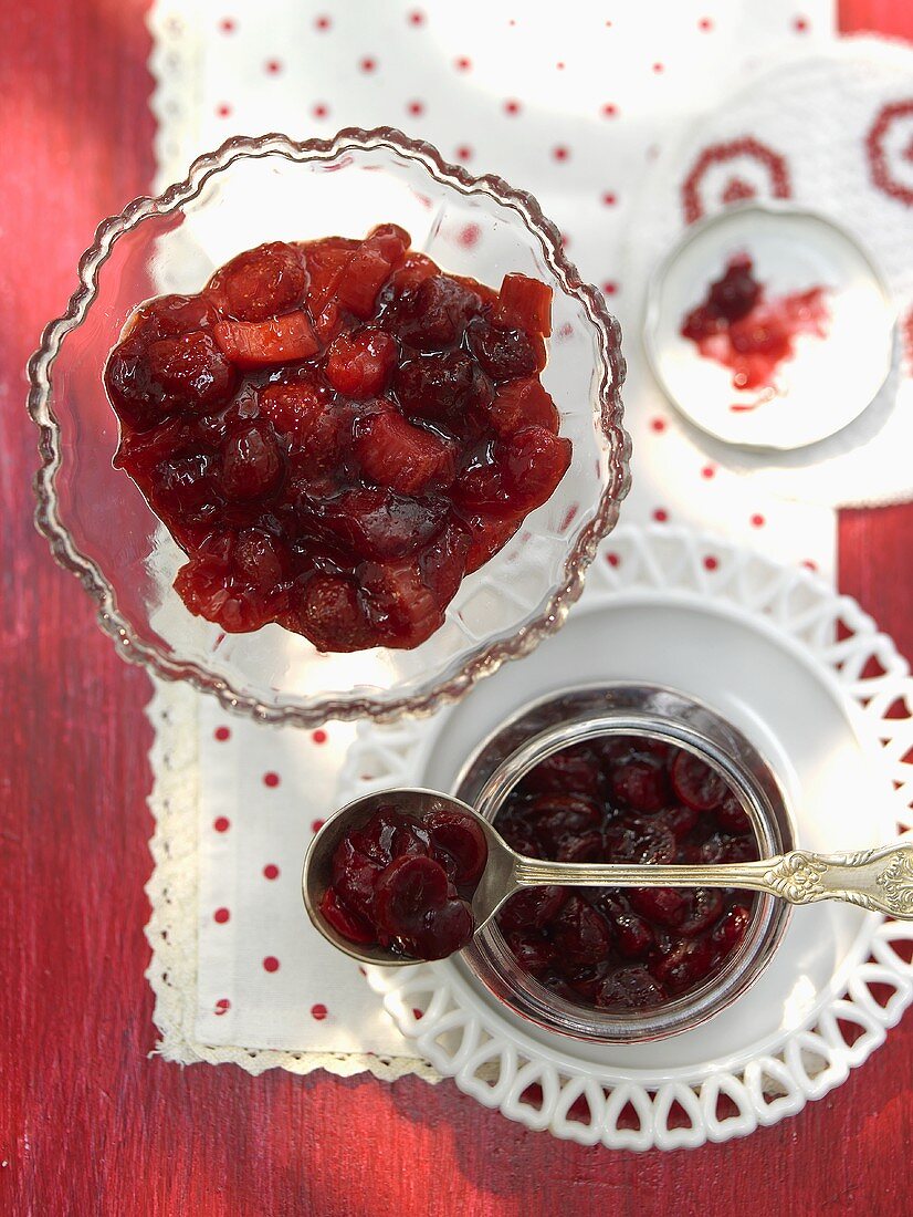 Kirsch-Kumquat-Marmelade und Erdbeer-Rhabarber-Marmelade