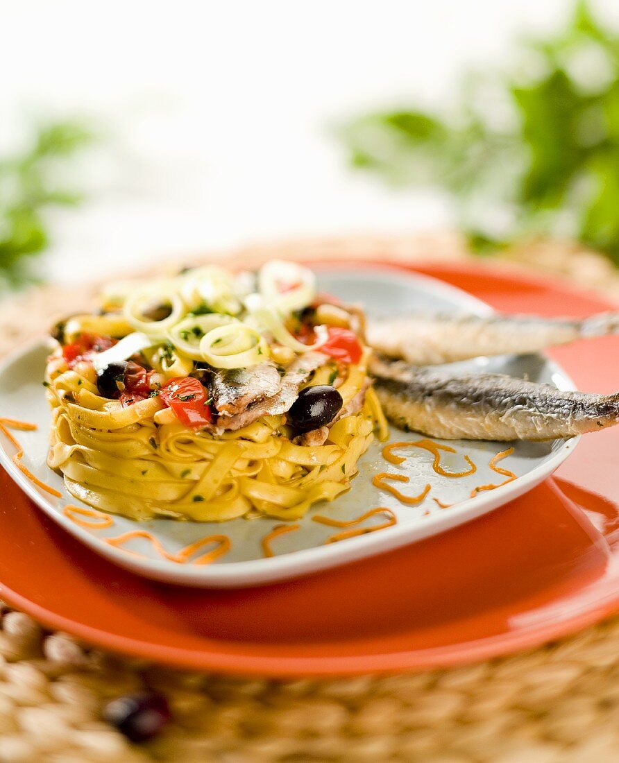 Fettuccine-Törtchen mit Sardinen