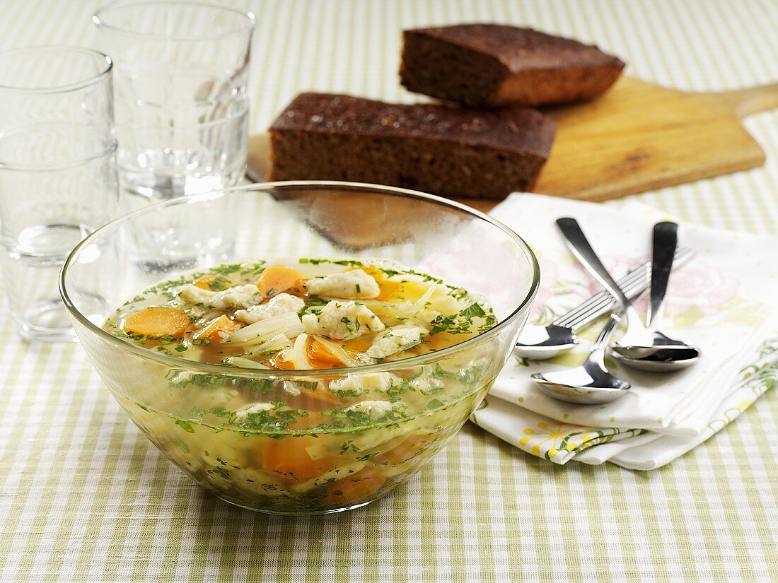 Suppe mit Gemüse und Mehlklösschen (Schweden)
