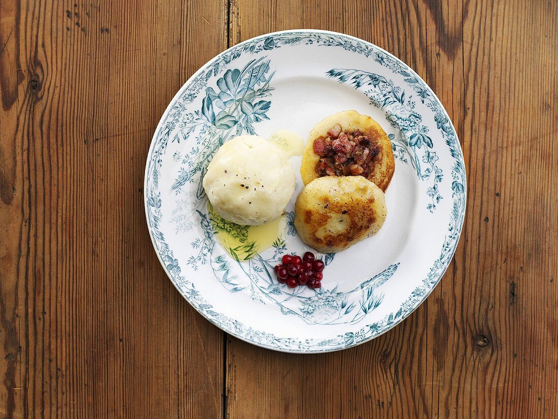 Kroppkakor (Potato dumplings with meat filling, fried & boiled)