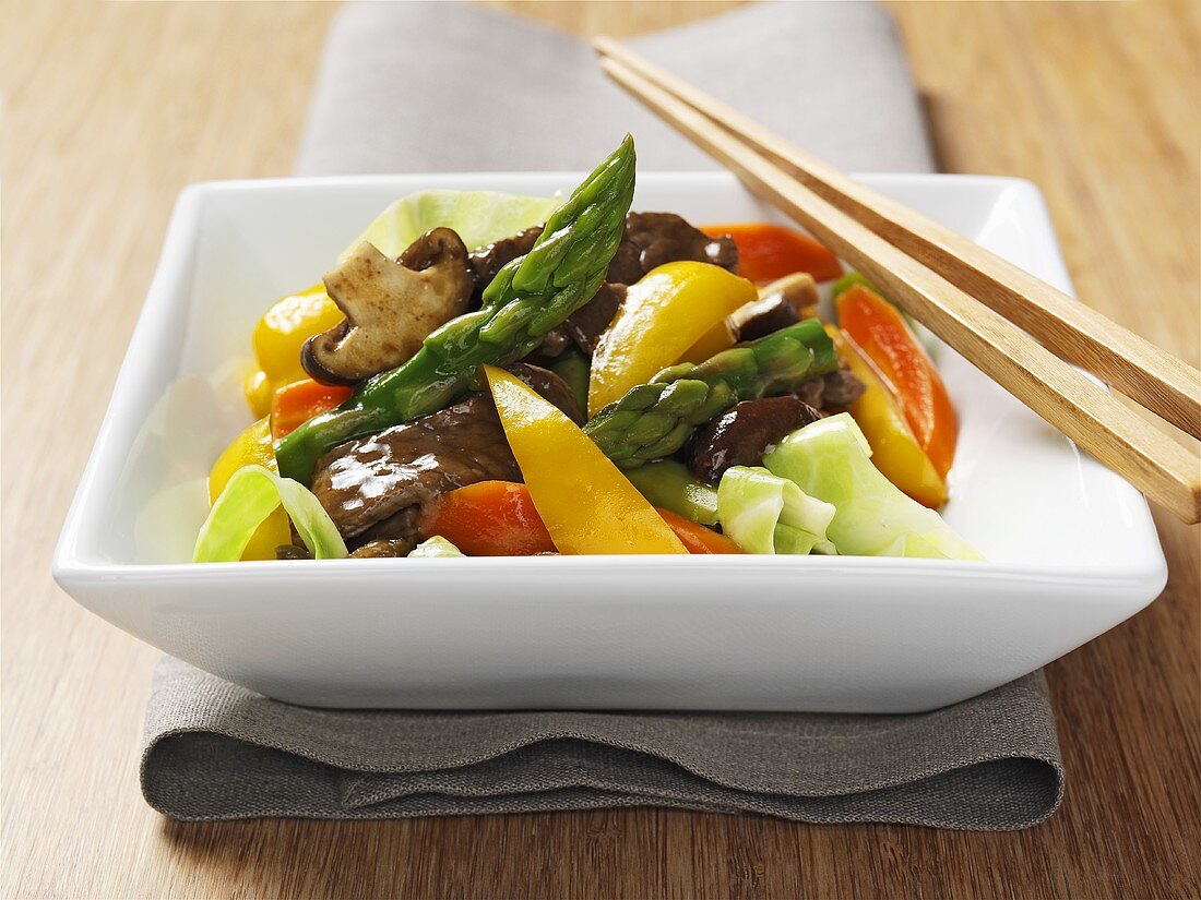 Stir-fried beef and vegetables (Asia)