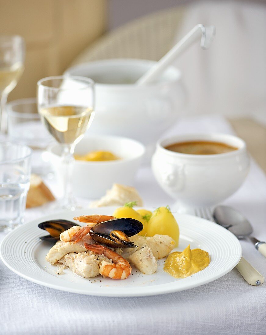 Bouillabaisse (Meeresfrüchtesuppe, Frankreich) mit Rouille
