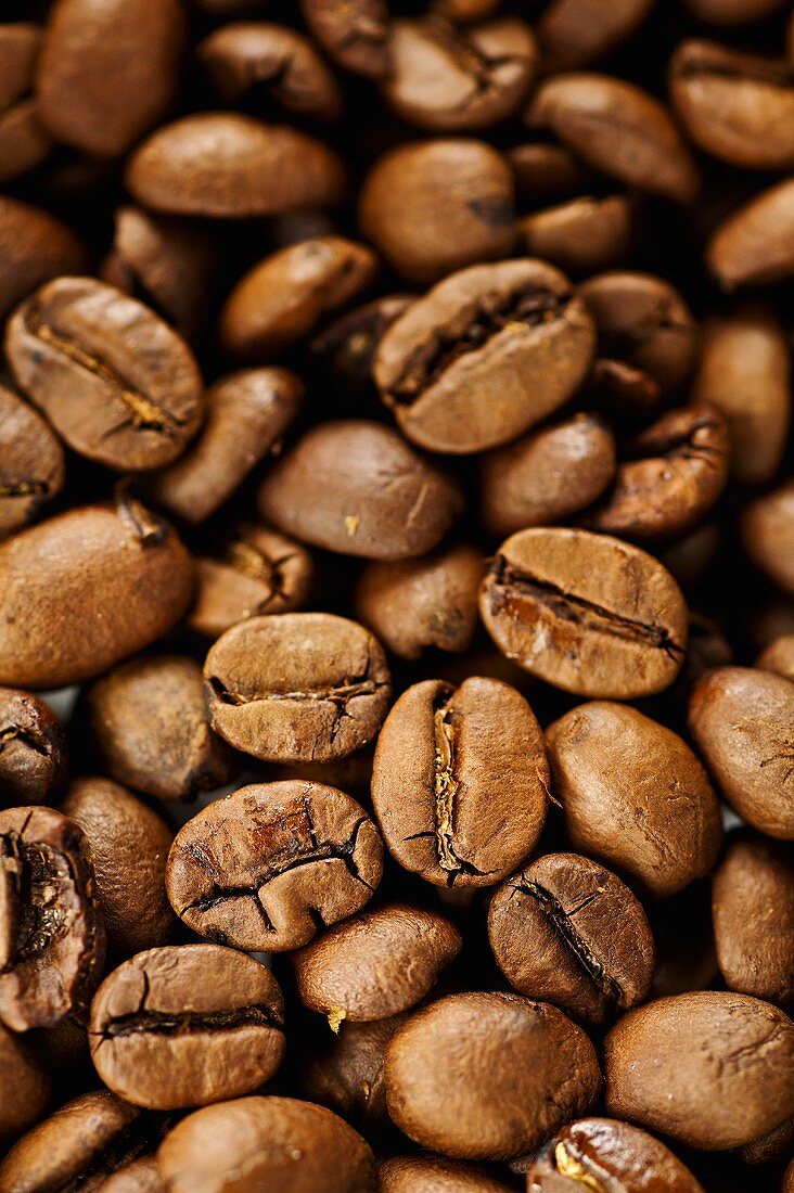 Roasted coffee beans (full-frame)