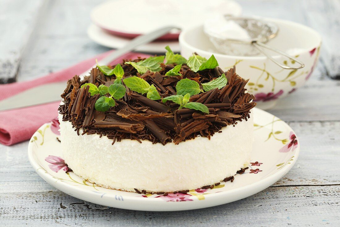 Cheesecake with coconut, chocolate and mint
