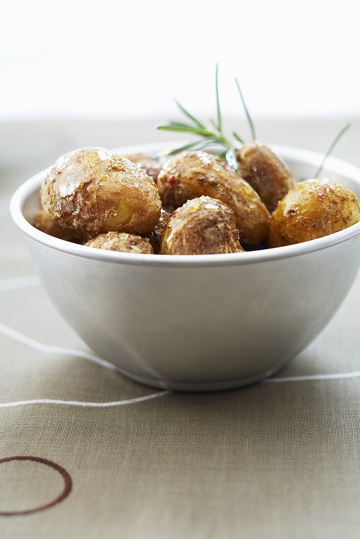 Grenaille potatoes with salt and rosemary (France)