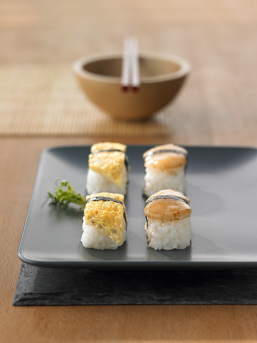 Vier Nigiri-Sushi