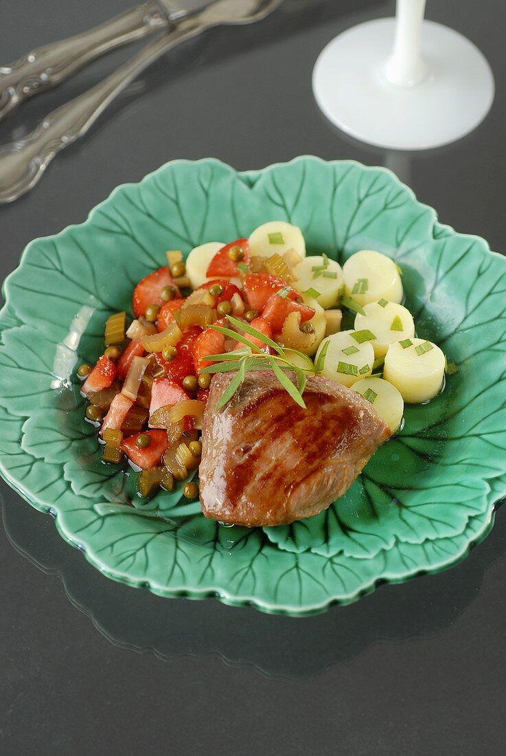 Duck breast with strawberries and vegetables