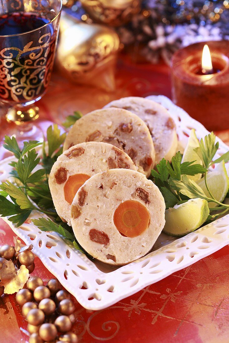 Fischterrine mit Möhren zu Weihnachten