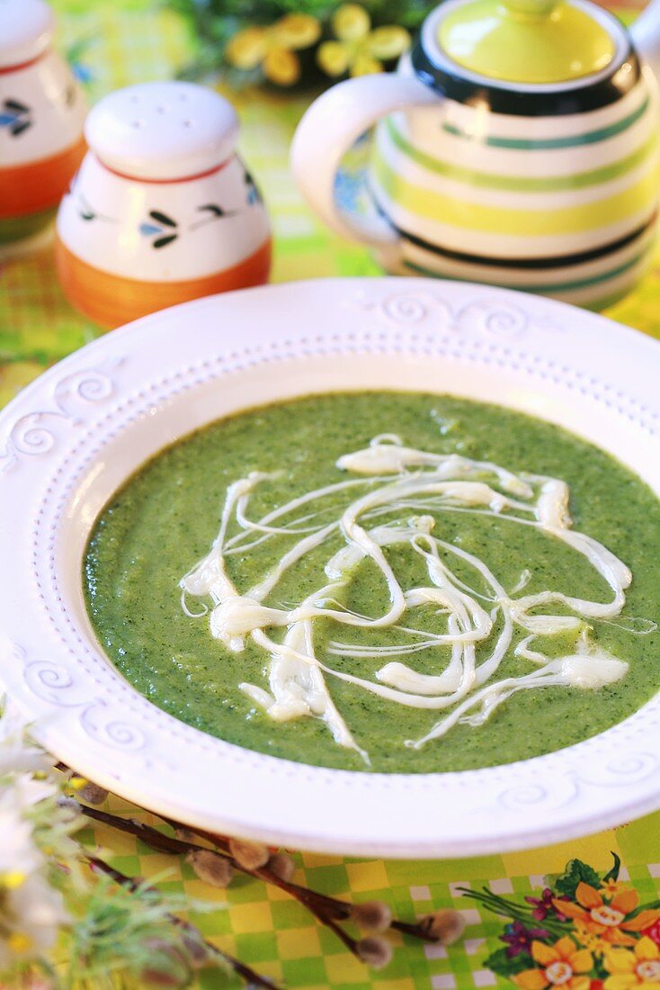 Brokkolicremesuppe zu Ostern