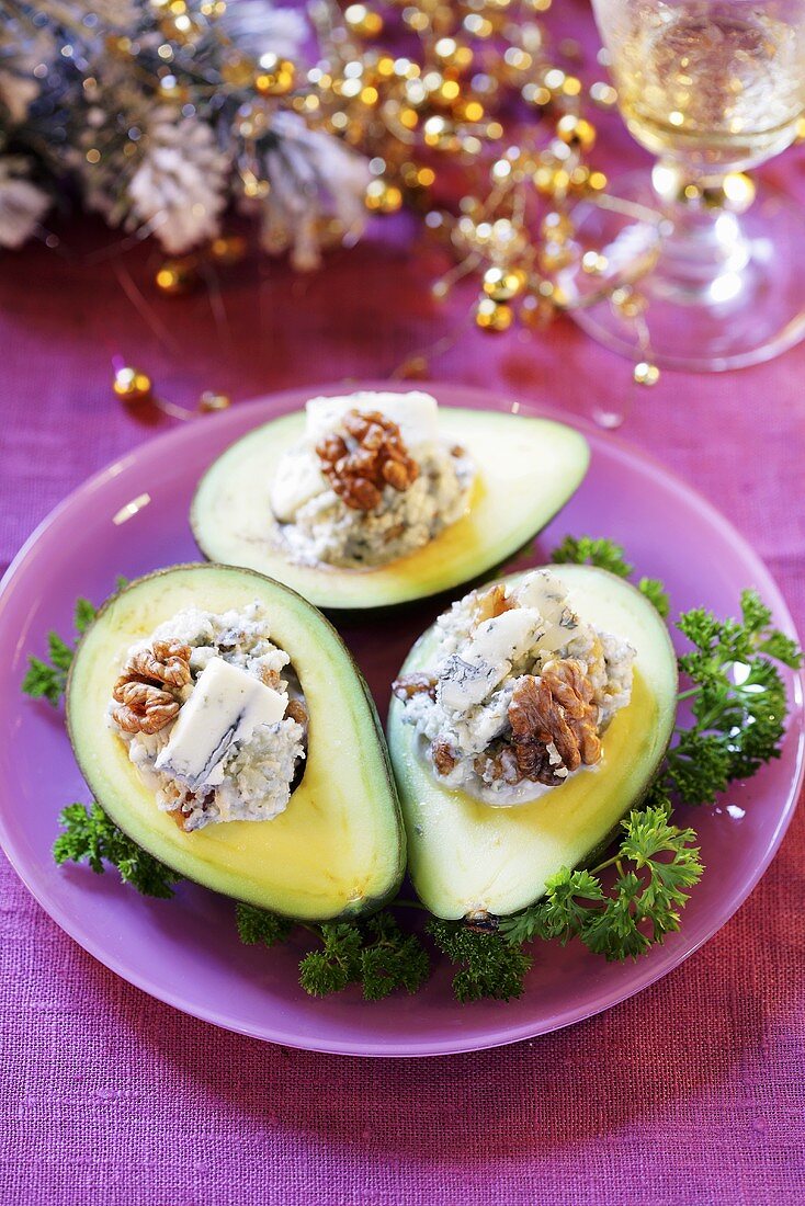 Gefüllte Avocado mit Gorgonzola-Walnuss-Creme