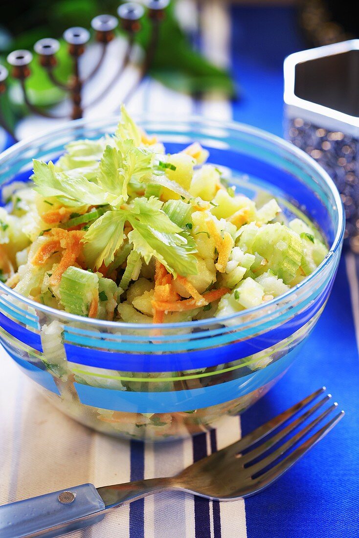 Jüdischer Kartoffelsalat mit Staudensellerie