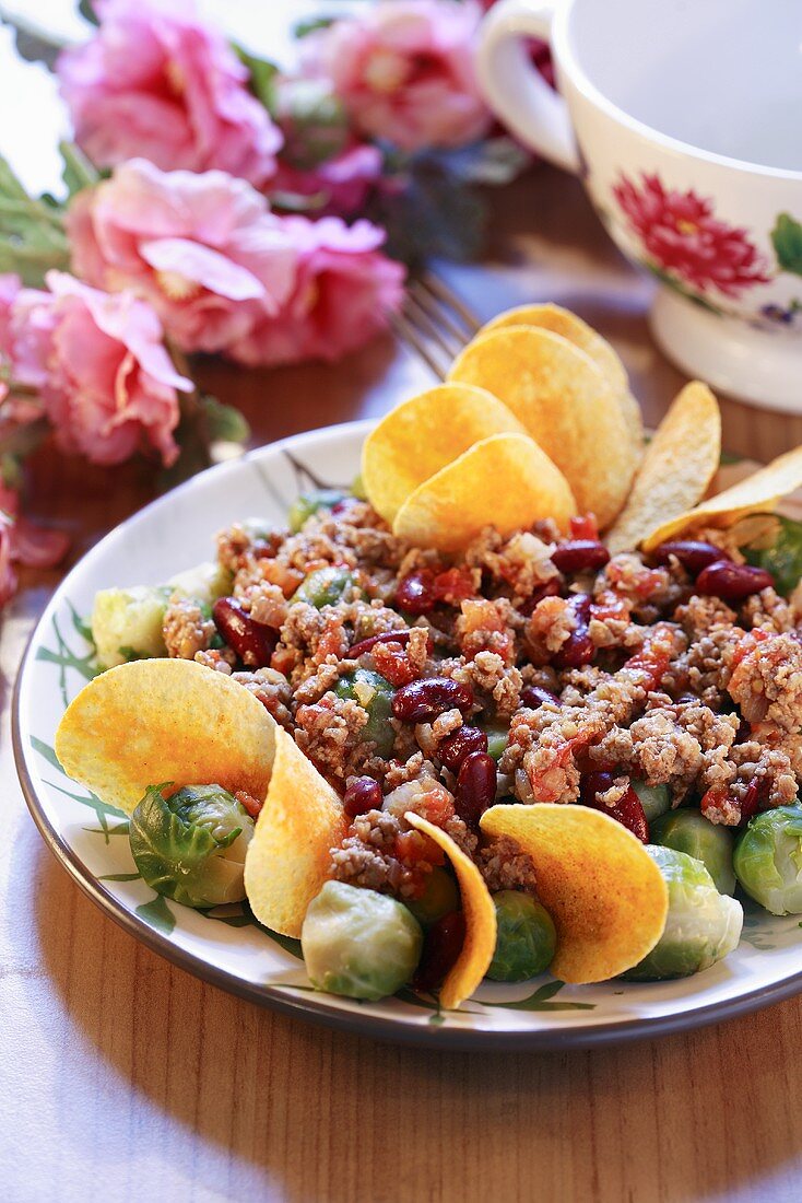 Brussels sprouts with mince, beans and crisps