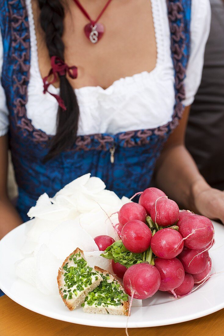 Plate of radishes and bread & chives (Oktoberfest, Munich)