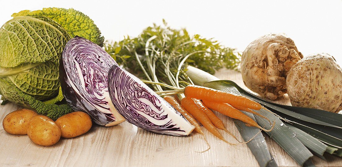 Winter vegetables (savoy, potatoes, red cabbage, carrots, leeks, celeriac)