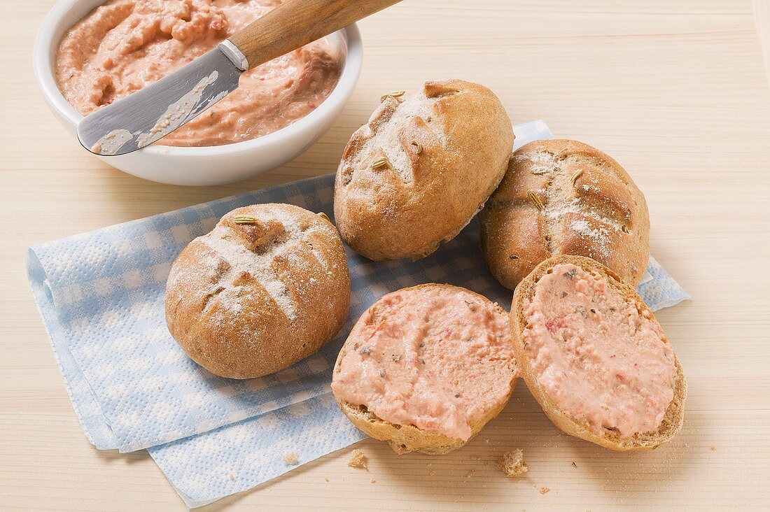 Wholemeal spiced rolls with pepper spread