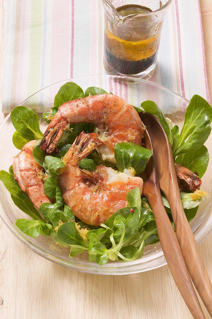 Corn salad with flambéed lemon prawns