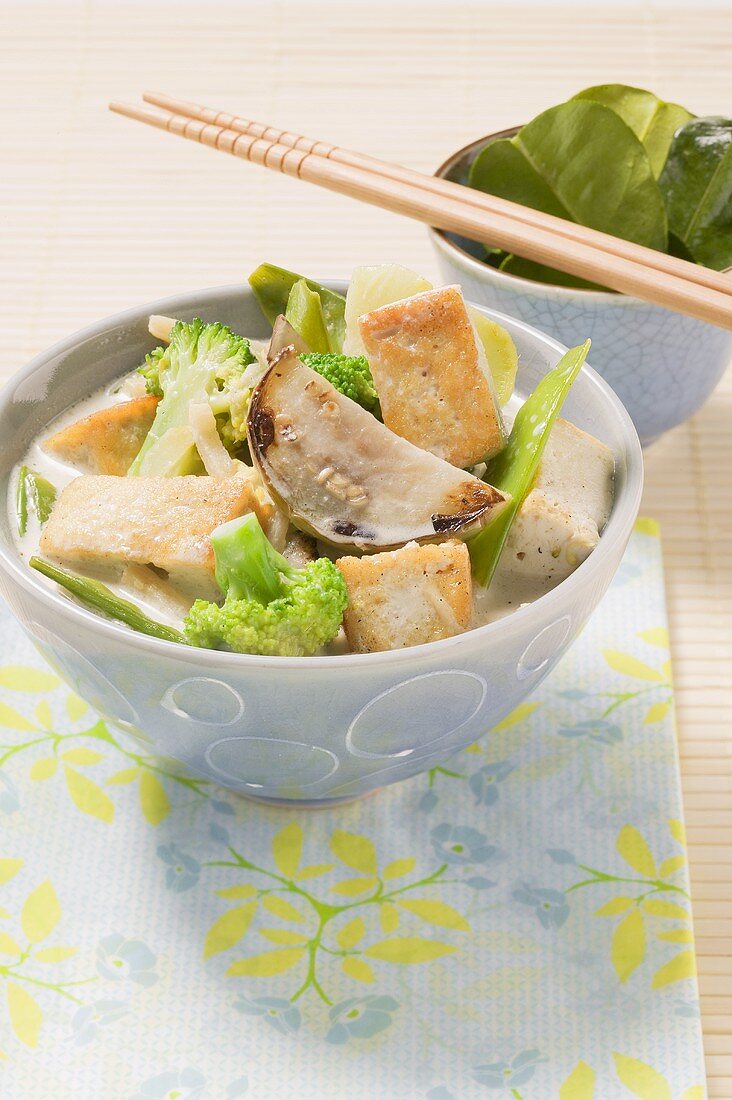 Green tofu curry