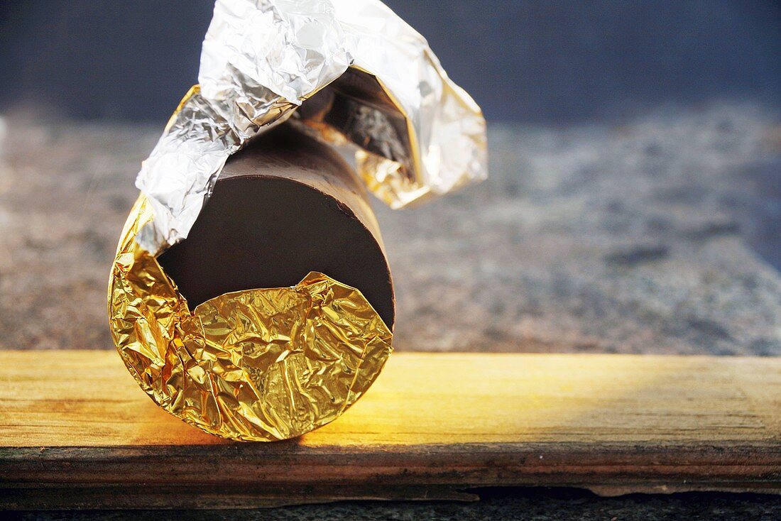 Schokoladenkonfekt in Goldfolienverpackung