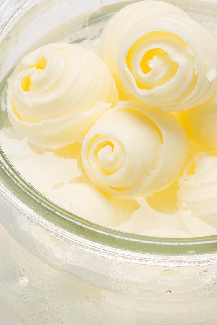 Butter curls in iced water (close-up)