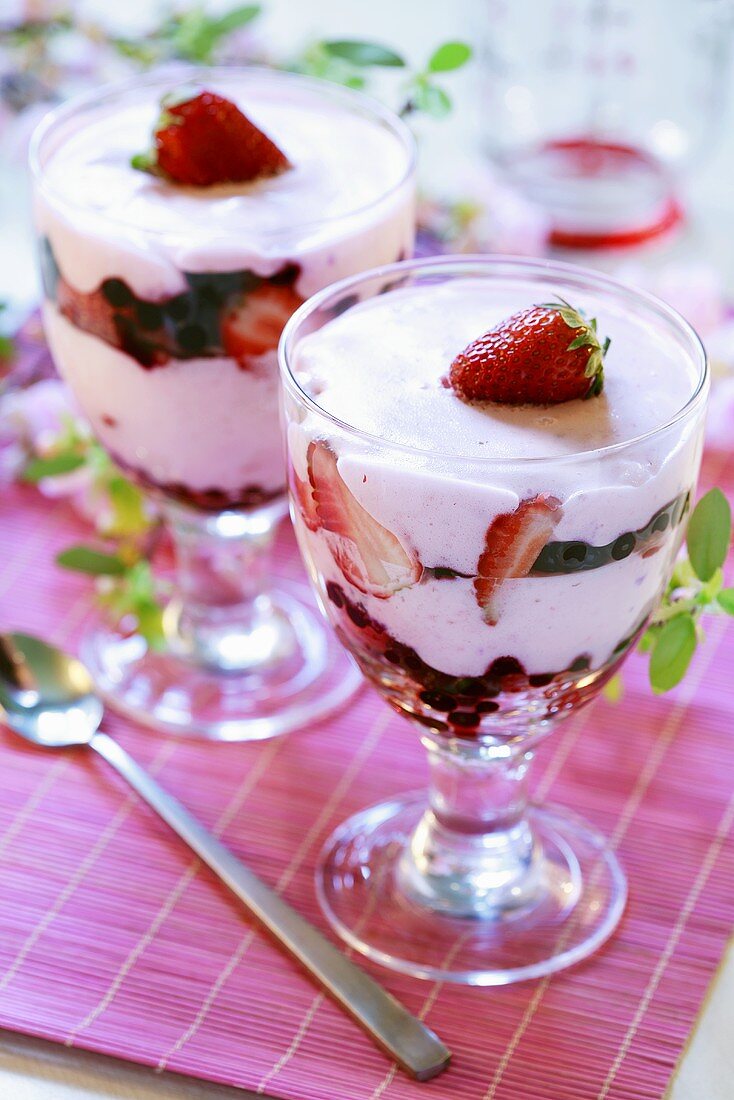 Cream dessert with strawberries