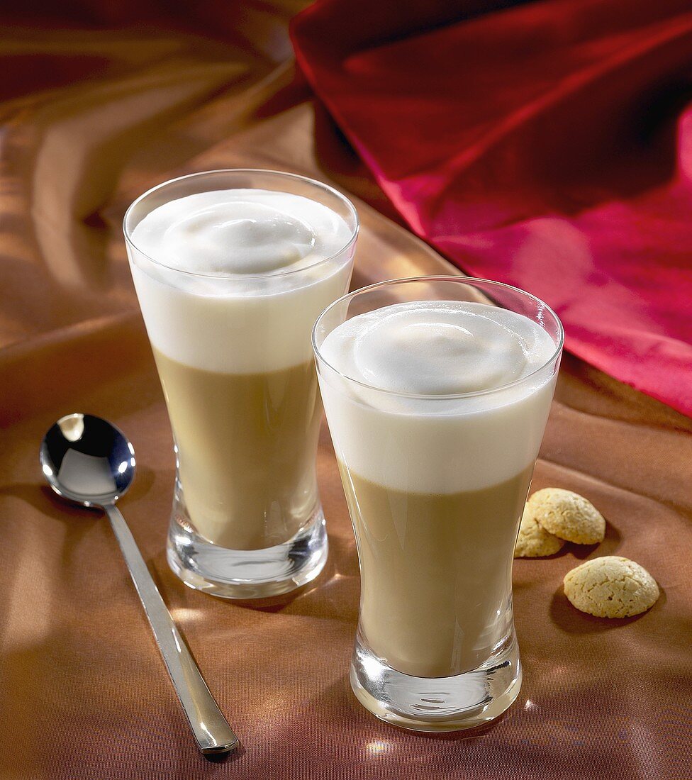 Café Crema mit Amaretti