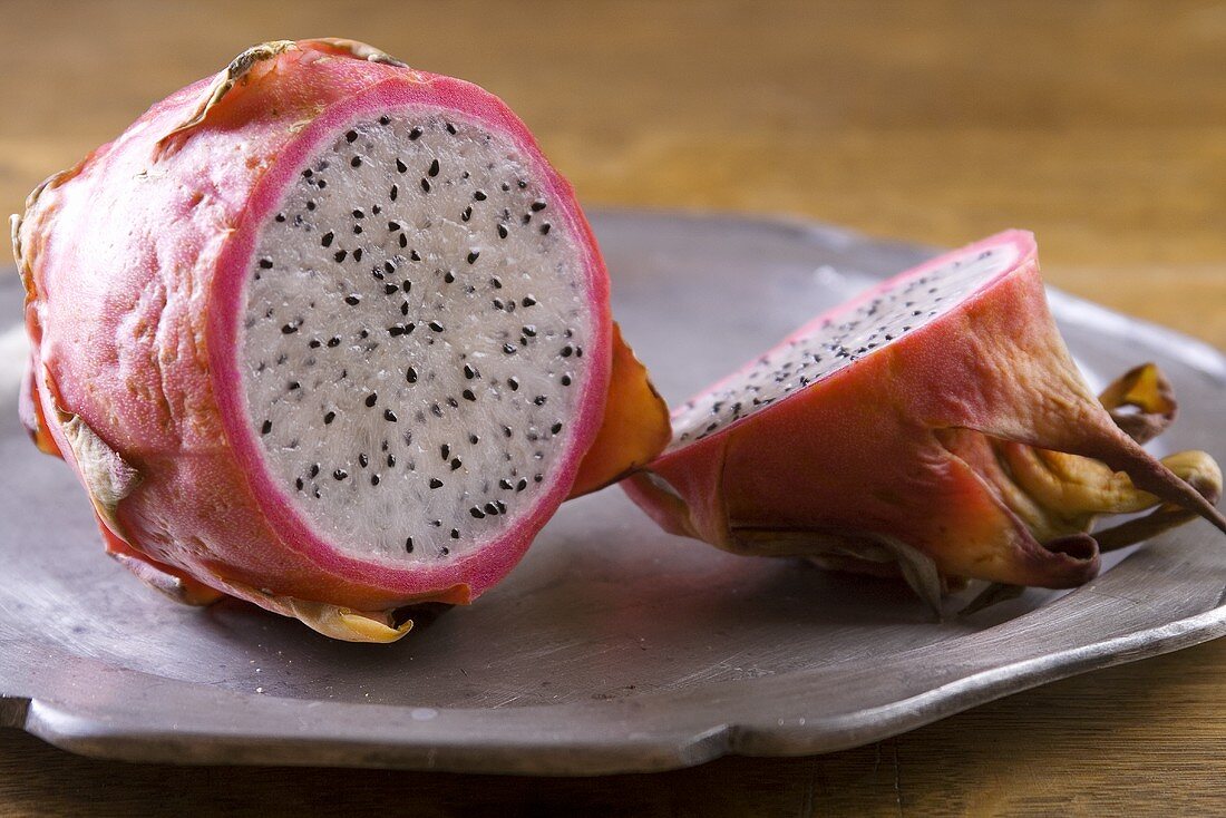 Eine halbierte Pitahaya