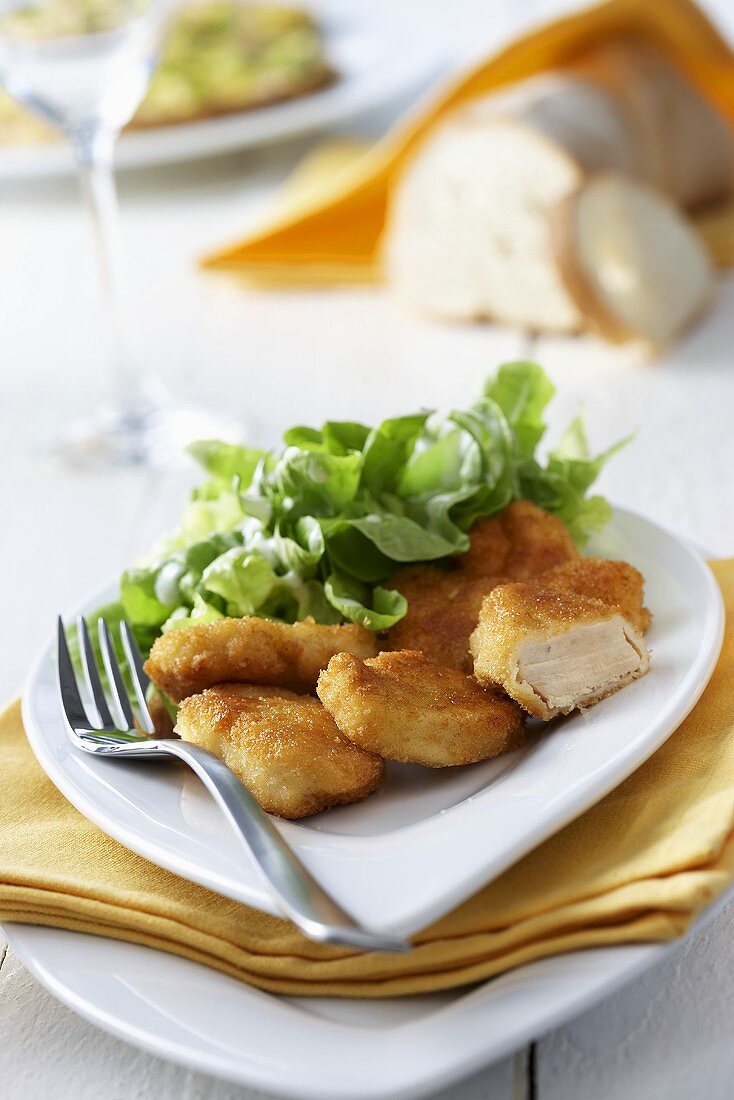 Chicken Nuggets mit Blattsalat