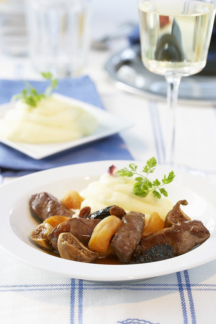 Lamb ragout with dried fruit and mashed potato