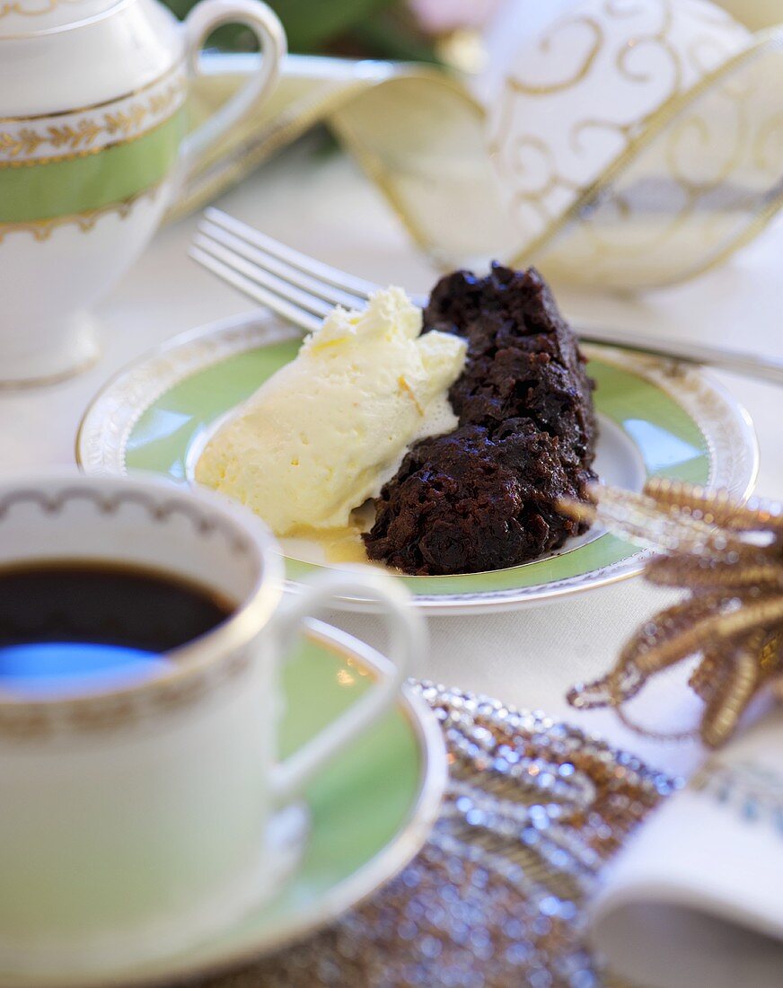 Christmas Pudding mit Orangensahne