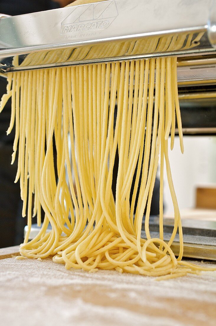 Making spaghetti with a pasta maker